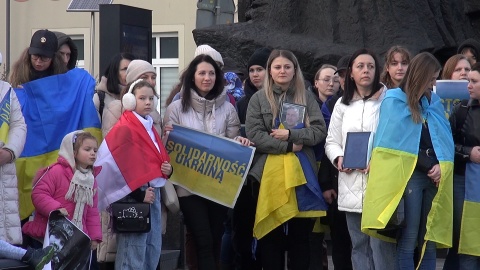 W ciszy Ukraińcy manifestowali na starym Rynku w Bydgoszczy (jw)