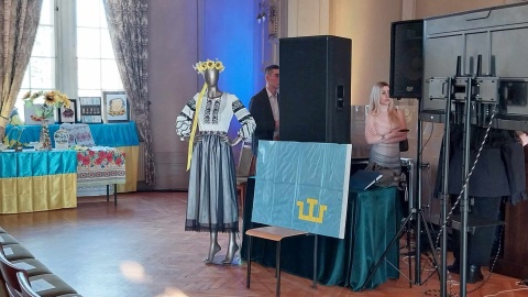 W Auli Copernicanum UKW samorządowcy, mieszkańcy, artyści i wolontariusze oddali hołd walczącym Ukraińcom w drugą rocznicę wojny z Rosją/fot: Jolanta Fischer