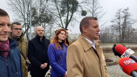 Kolejny, 6. już punkt programu Bydgoskiej Prawicy przedstawiono na dzisiejszej konferencji prasowej na parkingu Park&Ride przy rondzie Maczka w Bydgoszczy/fot. Agata Raczek