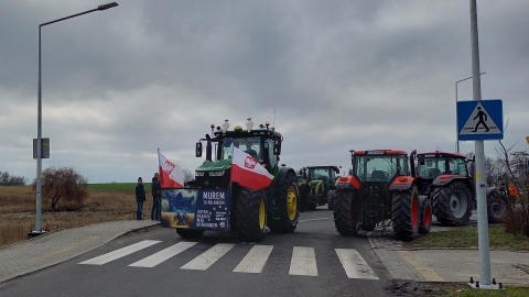 Rolnicy zjechali się przy węźle autostradowym na A1 w Turznie. To kolejny protest w naszym regionie/fot: Agata Raczek