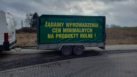 Rolnicy zjechali się przy węźle autostradowym na A1 w Turznie. To kolejny protest w naszym regionie/fot: Agata Raczek