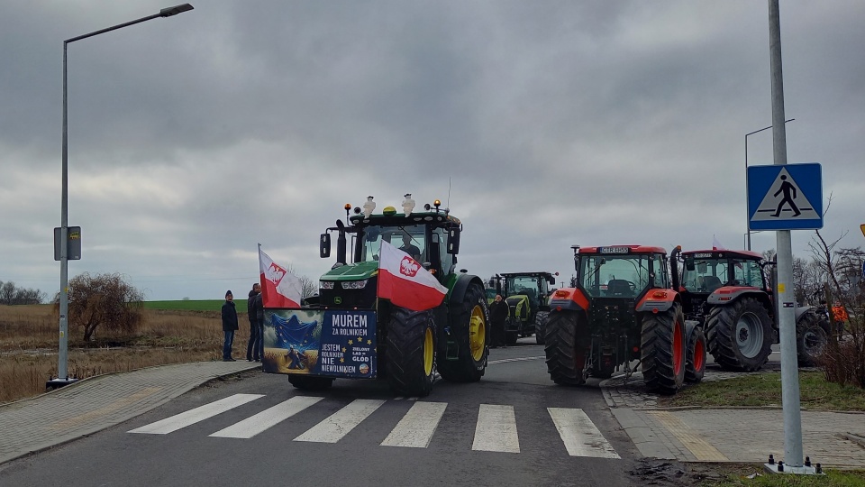 Rolnicy przy węźle autostradowym na A1 w Turznie /fot: Agata Raczek/archiwum