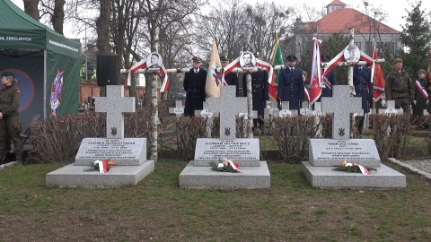 W Bydgoszczy uroczystość z udziałem wojewody kujawsko-pomorskiego, przedstawicieli miasta, bydgoskiej delegatury IPN, harcerzy i pocztów sztandarowych odbyła się na cmentarzu komunalnym przy ul. Kcyńskiej/fot. jw