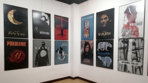 Andrzej Pągowski, autor ponad 1700 plakatów filmowych, teatralnych, społecznych i politycznych otworzył w Galerii Dworu Artusa w Toruniu wystawę „Wajda na nowo"/fot. Iwona Muszytowska-Rzeszotek