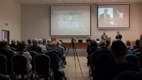 Włodzimierz Lubański podczas spotkania na UKW w Bydgoszczy (jw)