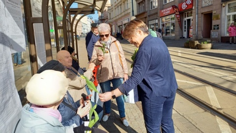 Czego życzą sobie bydgoszczanki w Dniu Kobiet? O to pytała kandydatka Trzeciej Drogi na prezydenta Bydgoszczy - Joanna Czerska - Thomas/fot. Agata Raczek