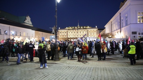 Demonstracja przed Pałacem prezydenckim/fot. PAP/Albert Zawada
