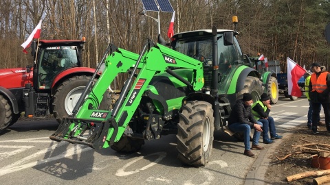 Rolnicy protestujący na wjeździe na S5 w Tryszczynie/fot. Elżbieta Rupniewska