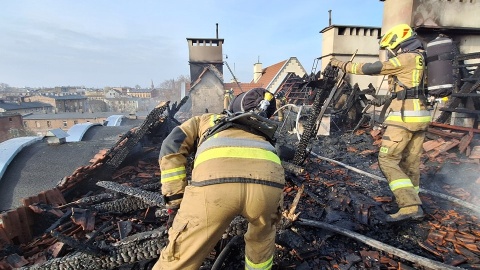 Pożar bloku przy ul. Szymborskiej w Inowrocławiu/fot. OSP w Kruszwicy, Facebook