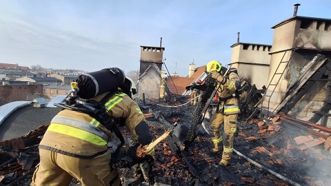 Pożar bloku przy ul. Szymborskiej w Inowrocławiu/fot. OSP w Kruszwicy, Facebook