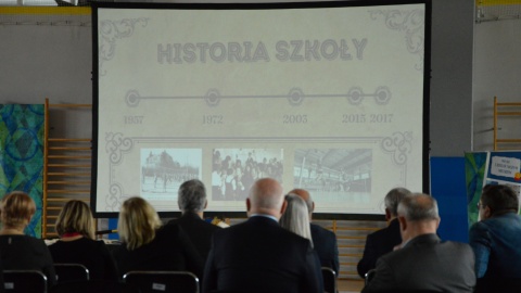 Przedstawiono także historię szkoły i jej absolwentów/fot.: Patryk Głowacki