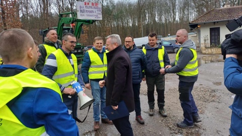 Rolnicy z regionu rozmawiali z wicewojewodą Piotrem Hemmerlingiem w Osówcu. Zapowiadają, że skończyła im się cierpliwość/fot: Katarzyna Bogucka