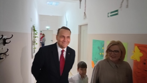 Minister spraw zagranicznych Radosław Sikorski odwiedził bydgoskie domy dziecka/fot: Maciej Wilkowski
