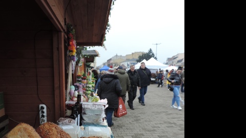 Plac Wolności we Włocławku wypełnił się wieloma produktami, ozdobami i straganami. Kiermasz Wielkanocny będzie otwarty do niedzieli 24 marca/fot: Marek Ledwosiński