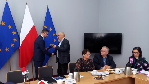 – Będziemy domagać się realizacji naszych postulatów i patrzeć władzy na ręce – zapowiadają rolnicy, którzy weszli w skład Zespołu Doradczego ds. Rolnictwa i Rozwoju Wsi przy wojewodzie kujawsko-pomorskim. W poniedziałek zwołano jego pierwsze posiedzenie /fot. Tatiana Adonis