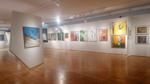 Dorobek malarski Barbary Steyer prezentowany jest na wystawie w Ratuszu Staromiejskim w Toruniu/fot. Iwona Muszytowska-Rzeszotek