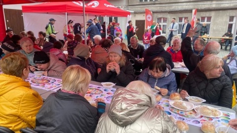 Dwieście osób zjadło wielkanocne śniadanie przygotowane przez Kujawsko-Pomorski oddział PCK/fot. nadesłane