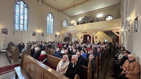 Mieszkańcy Dąbrówki Nowej wysłuchali w Niedzielę Wielkanocą radosną nowinę o Zmartwychwstaniu Jezusa/fot: Jan Duks