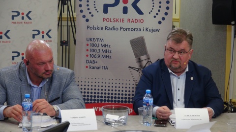 W studiu Polskiego Radia PiK trwa pierwsza z czterech debat kandydatów do sejmiku województwa/fot: Radosław Łączkowski