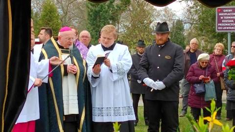 Tłumy bydgoszczan, kapłanów i gości pożegnały ks. Romana Kneblewskiego/fot: Marta Kocoń