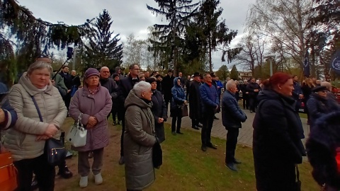 Tłumy bydgoszczan, kapłanów i gości pożegnały ks. Romana Kneblewskiego/fot: Marta Kocoń