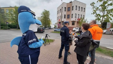 Policjanci i drogowcy edukowali mieszkańców Bydgoszczy na jednym z sugerowanych przejść na ul. Łużyckiej/fot: Jolanta Fischer