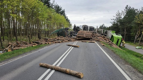 Wypadek koło Grudziądza. Trzy osoby ranne po zderzeniu auta osobowego z ciężarowym/fot. Komenda Miejska Państwowej Straży Pożarnej w Grudziądzu/Facebook