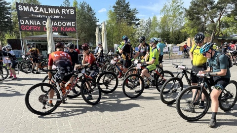 Blisko tysiąc zawodników na starcie MTB Maratonu w Koronowie to niesamowity wynik. Jak podkreślają organizatorzy, to największa jednodniowa impreza rowerowa w Polsce/fot: Tomasz Kaźmierski