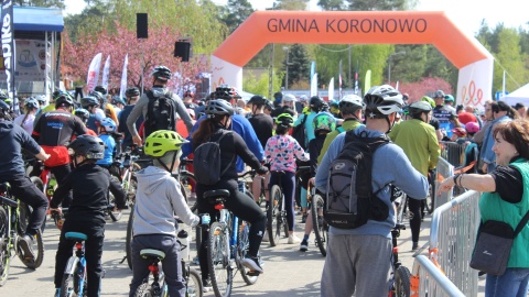 Blisko tysiąc zawodników na starcie MTB Maratonu w Koronowie to niesamowity wynik. Jak podkreślają organizatorzy, to największa jednodniowa impreza rowerowa w Polsce/fot. Patryk Głowacki