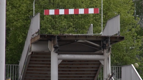 Kładka na Wyżynach w Bydgoszczy szybko znika/fot. jw