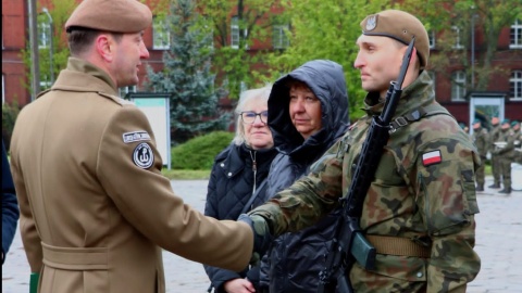 Szeregi 8. Kujawsko-Pomorskiej Brygady Obrony Terytorialnej zasilili kolejni żołnierze. Przysięga w Inowrocławiu/fot. nadesłane