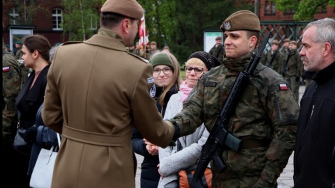 Szeregi 8. Kujawsko-Pomorskiej Brygady Obrony Terytorialnej zasilili kolejni żołnierze. Przysięga w Inowrocławiu/fot. nadesłane