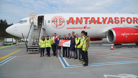 Turecka linia Corendon Airlines jako kolejny przewoźnik zainaugurowała w sobotę obsługę wakacyjnych lotów czarterowych z Portu Lotniczego Bydgoszcz/fot. materiały Portu Lotniczego Bydgoszcz