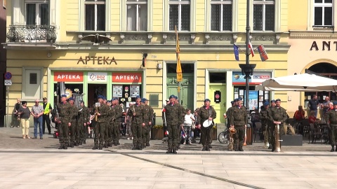 Stary Rynek w Bydgoszczy w Dniu Flagi (jw)