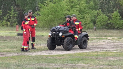 Młodzież z regionalnych klas mundurowych na poligonie (jw)