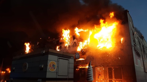 Ogień w centrum handlowym w Warszawie/fot. mł. bryg. Tomasz Fijołek, PSP/Państwowa Straż Pożarna Facebook