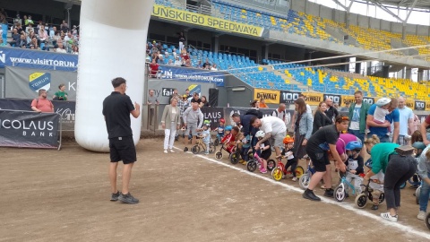 Wielkie wyścigi na toruńskiej Motoarenie. W roli zawodników tym razem młodzi rowerzyści/fot. Michał Zaręba