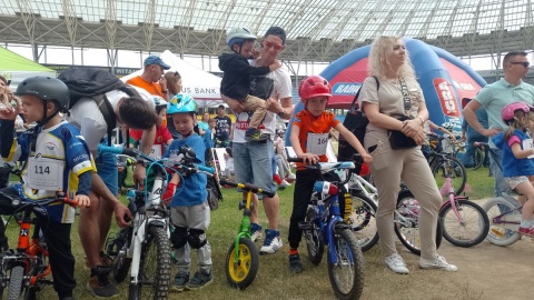 Wielkie wyścigi na toruńskiej Motoarenie. W roli zawodników tym razem młodzi rowerzyści/fot. Michał Zaręba