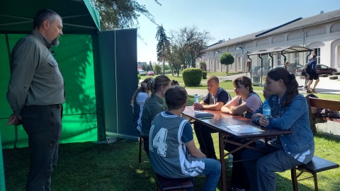 Uczniowie z gminy Dobrcz dobrze bawili się podczas gry terenowej, która sprawdziła ich umiejętności sportowe i uczyła profilaktyki/fot: Tatiana Adonis