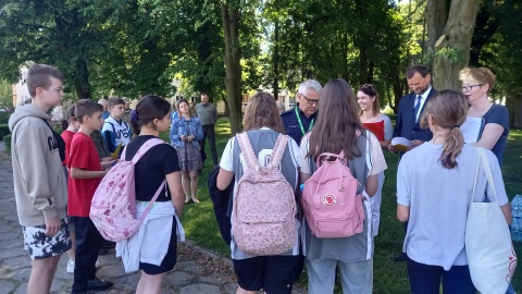 Uczniowie z gminy Dobrcz dobrze bawili się podczas gry terenowej, która sprawdziła ich umiejętności sportowe i uczyła profilaktyki/fot: Tatiana Adonis