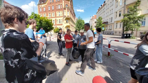 Akcja zbierania odpadów na osiedlu Okole w Bydgoszczy/fot. Jolanta Fischer