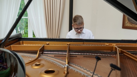 Młodzi pianiści w wieku od 8 do 10 lat prezentowali swoje pianistyczne umiejętności/fot. materiały organizatorów
