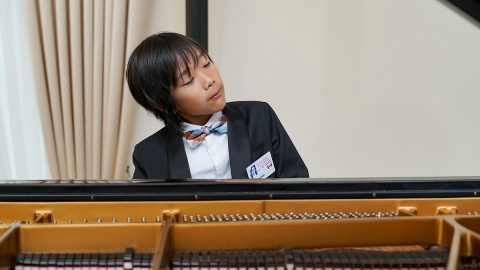 Młodzi pianiści w wieku od 8 do 10 lat prezentowali swoje pianistyczne umiejętności/fot. materiały organizatorów