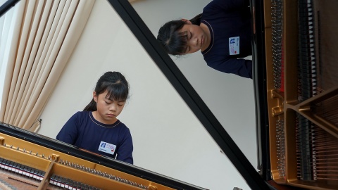 Młodzi pianiści w wieku od 8 do 10 lat prezentowali swoje pianistyczne umiejętności/fot. materiały organizatorów