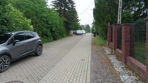 Uczniowie SP nr 34 w Bydgoszczy wyszli na uliczki wokół szkoły. Tym samym zwracali uwagę na swoje bezpieczeństwo/fot: Monika Siwak