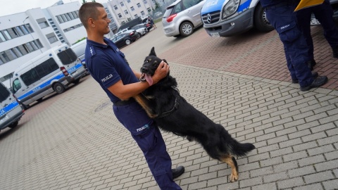 Na terenie Oddziału Prewencji Policji w Bydgoszczy, Komendy Miejskiej Policji w Bydgoszczy oraz dawnej strzelnicy Komendy Wojewódzkiej Policji w Białych Błotach odbyły się Wojewódzkie Eliminacje do XXI Kynologicznych Mistrzostw Policji. Zwycięzcy, Palnik i Ognik z Bydgoszczy oraz Tucholi, będą reprezentować województwo w ogólnopolskich zawodach/fot. KWP Bydgoszcz