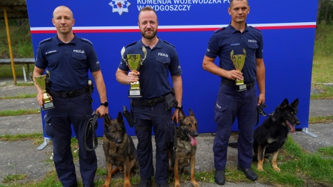 Na terenie Oddziału Prewencji Policji w Bydgoszczy, Komendy Miejskiej Policji w Bydgoszczy oraz dawnej strzelnicy Komendy Wojewódzkiej Policji w Białych Błotach odbyły się Wojewódzkie Eliminacje do XXI Kynologicznych Mistrzostw Policji. Zwycięzcy, Palnik i Ognik z Bydgoszczy oraz Tucholi, będą reprezentować województwo w ogólnopolskich zawodach/fot. KWP Bydgoszcz