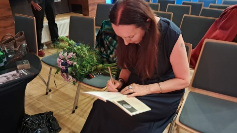 Marzanna Bogumiła Kielar za tom poetycki „Wilki" otrzymała KOSA, czyli Nagrodę Poetycką im. Kazimierza Hoffmana w Ogólnopolskim Konkursie Poetyckim, zorganizowanym już po raz piąty przez Kujawsko - Pomorskie Centrum Kultury w Bydgoszczy/fot. Ewa Dąbska