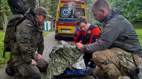 Wolontariusze – członkowie Strzeleckiej Grupy Poszukiwawczo Ratowniczej z Jednostki Strzeleckiej 4051 Włocławek na prośbę policji włączyli się w akcję i uratowali człowieka/fot. Jednostka Strzelecka 4051 Włocławek im. gen. broni Władysława Andersa