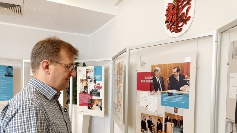 Członkowie zarządu województwa, radni, historycy i członkowie rodziny wspominali gen. Zbigniewa Nowka w 5. rocznicę śmierci/fot. Monika Kaczyńska